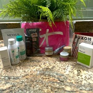 Makeup and skincare bundle 12 piece includes IT cosmetic bag with deluxe sample